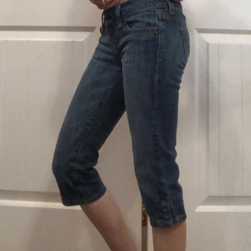 Guess - Dark Wash Cropped Jeans